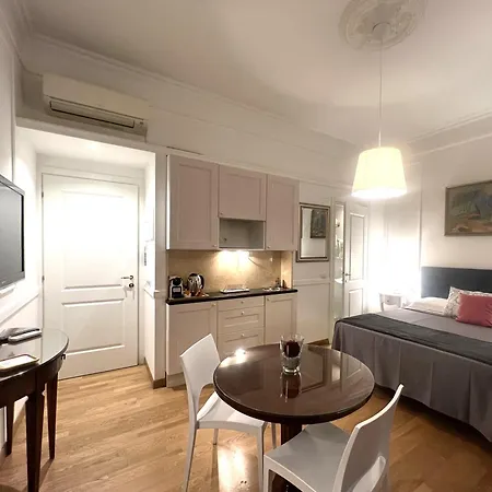 Interno 4* روما