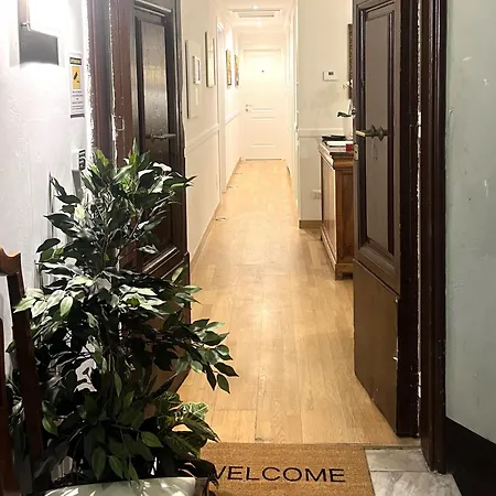 Interno 4* روما